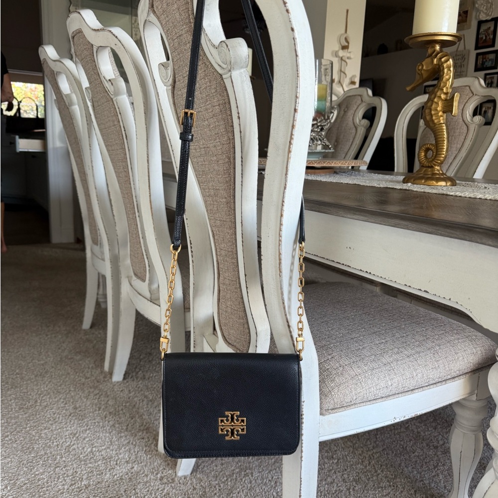 Tory Burch Black Crossbody Bag with Gold Logo - Picture 16 of 16